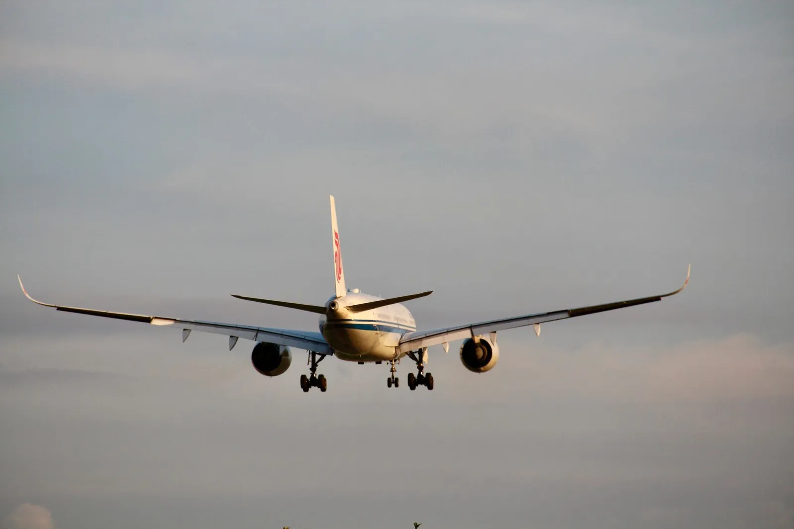 Side-by-side comparison of TAP Air Portugal, Icelandair, and Norse Atlantic fares and baggage policies on US-to-Lisbon routes
