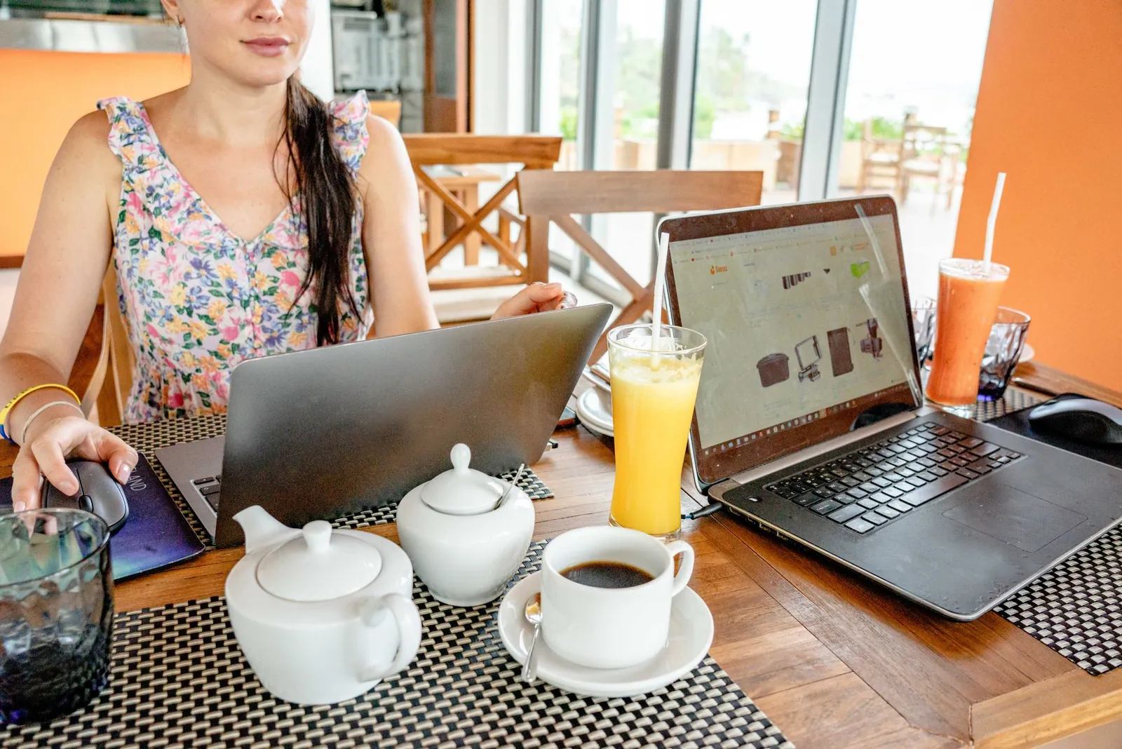 Side-by-side comparison of digital nomad visa requirements for Portugal, Thailand, Mexico, Croatia, Greece, and Spain